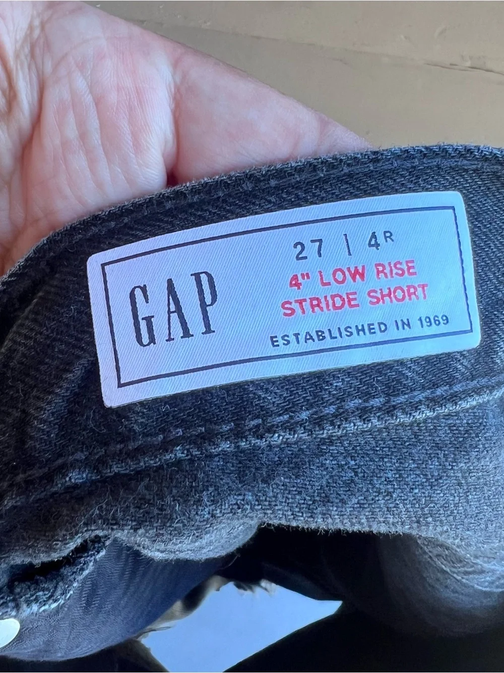 GAP Black 4 Inch Low Rise Stride Denim Shorts Size 27